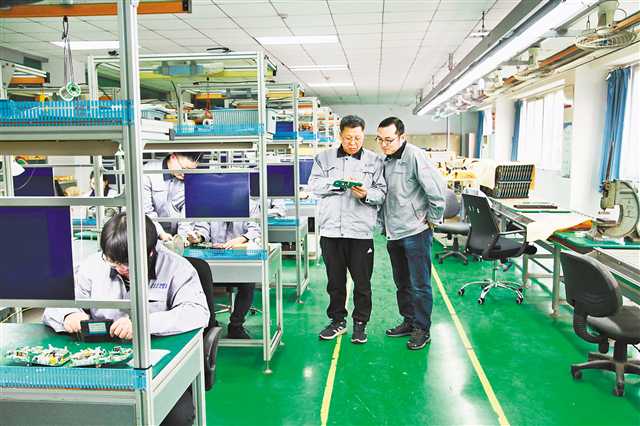 重慶建安儀器有限責任公司黨委書記 執行董事胡利民 5年時間 讓企業實現規模質量 雙跨越